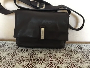 Мужская кожаная сумка через плечо. PERLINA.