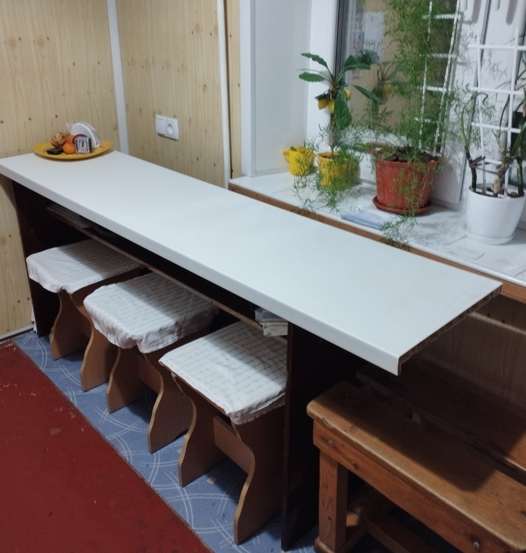 Продам мебель различную, диван новый