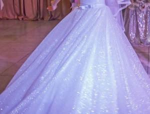 Мерцающее свадебное платье