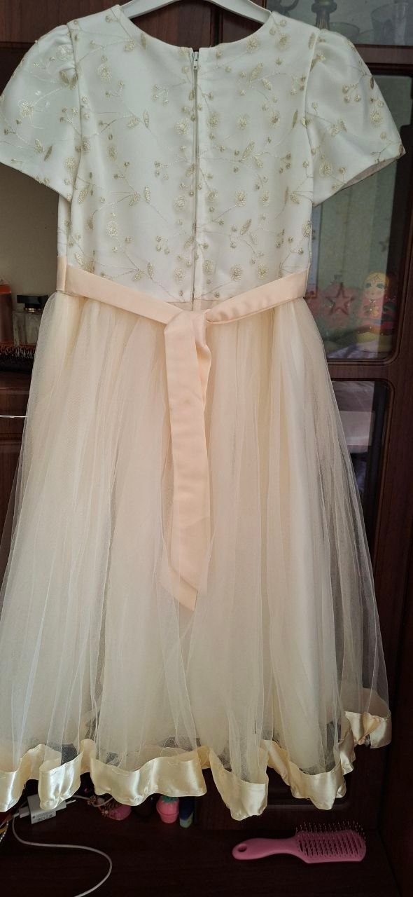 Продам шикарное нарядное платье на рост до 128