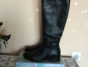 Женские кожаные сапоги. Размер 36.