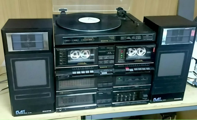 Продам качественный, знаковый музыкальный центр Sanyo