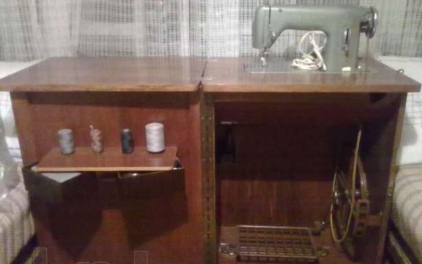 Отличная шв.машинкаMinerva Чехословакия тумба