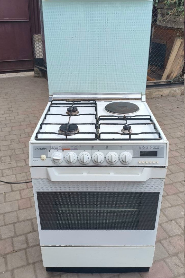 Газовая плита Ariston с электро конфоркой и электророзжигом