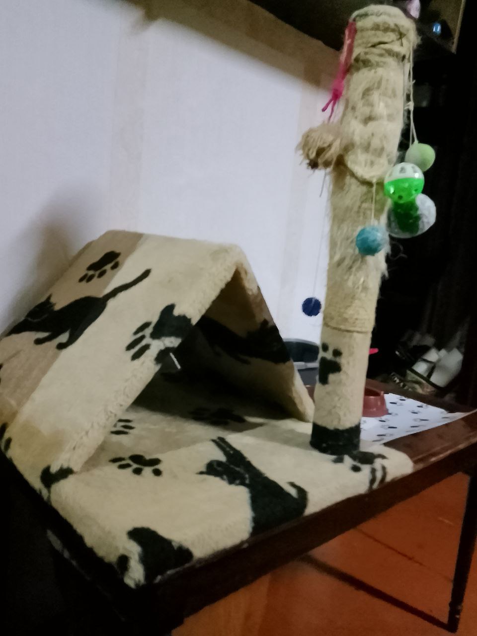 Домик для кошки с аксессуарами