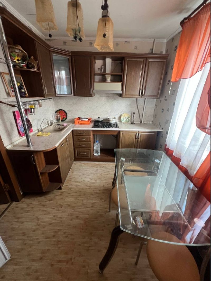 1-ком. квартира в Киевском р-не, ул. Артема.(СПОРТ МАКС)   8/9 в хорошем состоянии