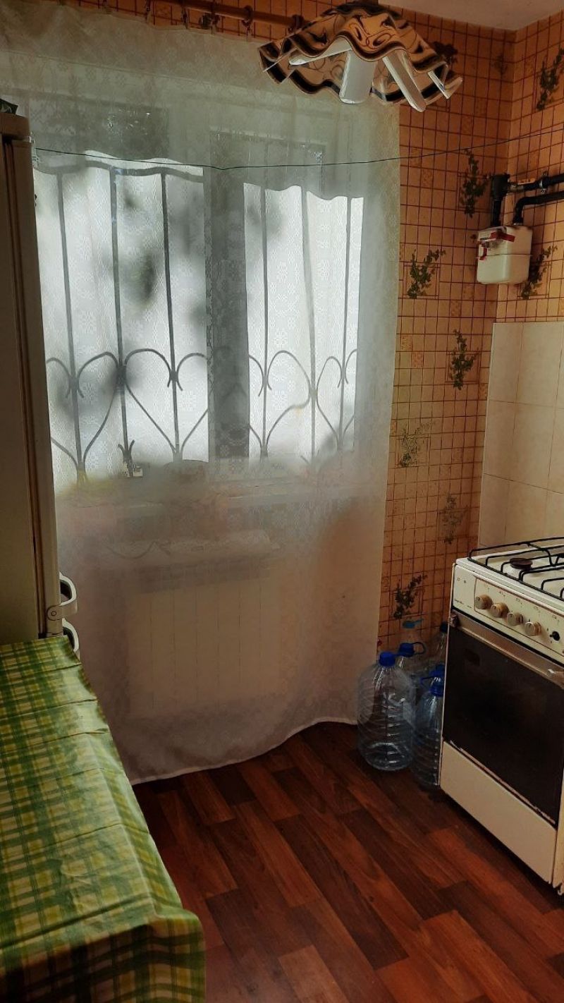 2-х ком. квартира в Куйбышевском р-не. 46 м2,   2/5. пл Бакинских комиссаров